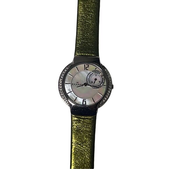 New Skagen Denmark Designer Ladies Wrist Watch Leather Metallic Green Band - Picture 4 of 9